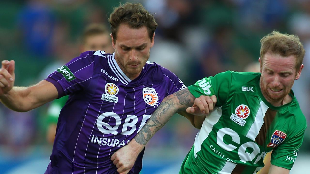 PERTH, AUSTRALIA - NOVEMBER 01: Rostyn Griffiths of the Glory and David Carney of the Jets contest for the ball during the round four A-League match between Perth Glory and the Newcastle Jets at nib Stadium on November 1, 2014 in Perth, Australia. (Photo by Paul Kane/Getty Images)