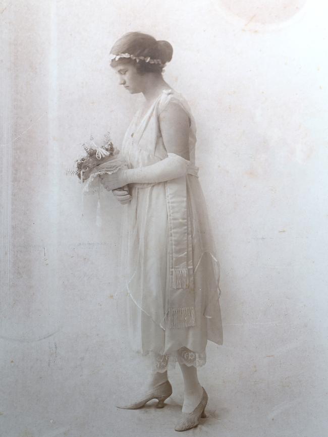 Alice Duncan-Kemp’s wedding pictures taken in 1922.