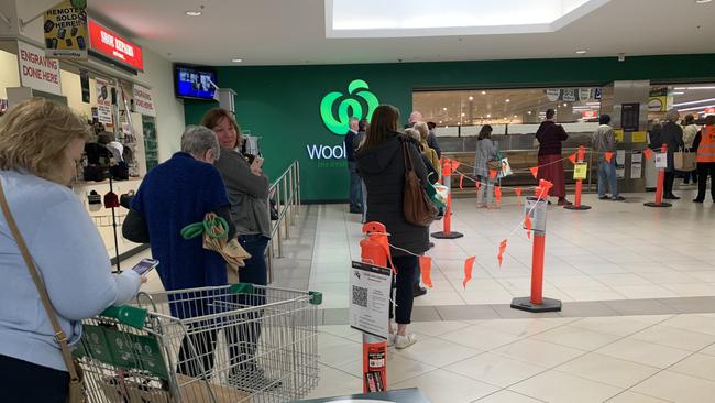 The lines at Woolworths, Arakaba, on Wednesday. Picture: Supplied