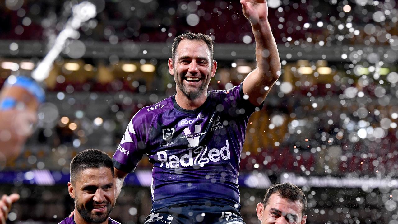 Cameron Smith is chaired from the field. (Photo by Bradley Kanaris/Getty Images).