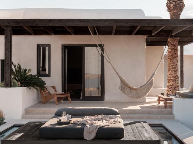 A suite with pool at Casa Cook Mykonos.