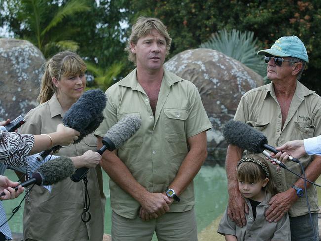 Steve Irwin with wife Terri, father Bob and daughter Bindi at Australia Zoo in 2004.