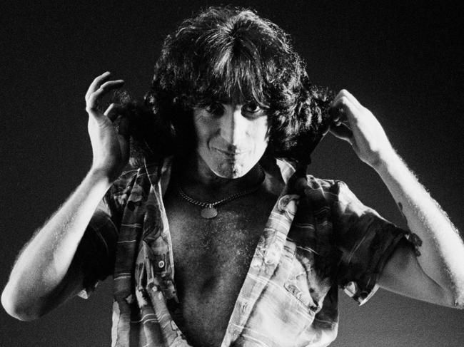 LONDON -  1st AUGUST: Lead singer Bon Scott (1946-1980) from Australian rock band AC/DC posed in a studio in London in August 1979. (Photo by Fin Costello/Redferns)