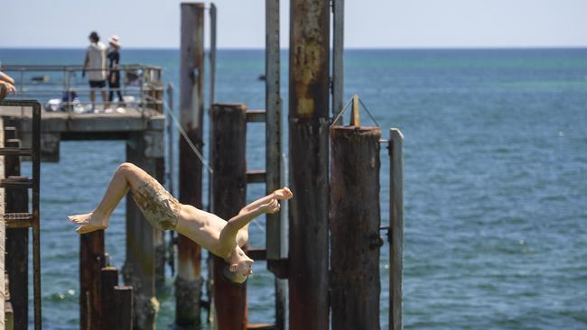 While inland parts of South Australia will swelter through the weekend, temperatures in Adelaide will remain in the low 30s. Picture: NewsWire/ Roy VanDerVegt