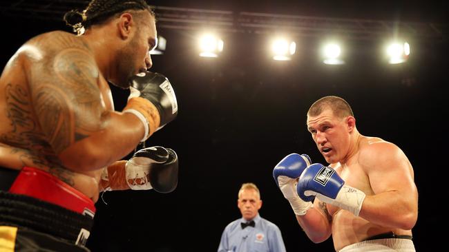 Paul Gallen v Junior Paulo.