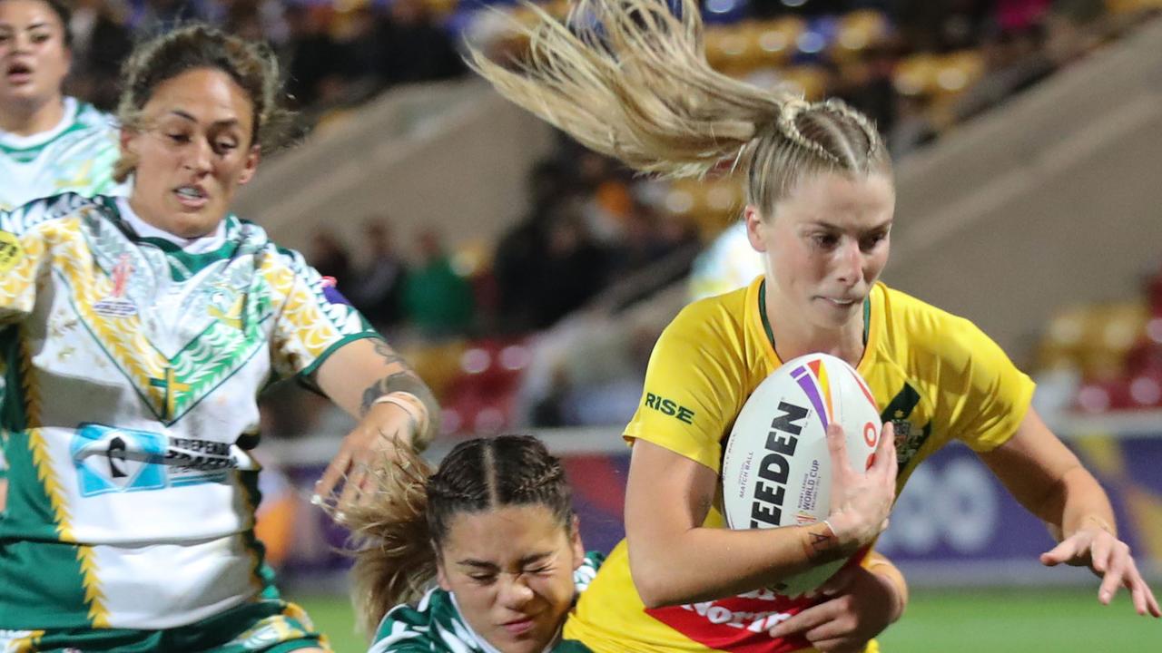 Taryn Aitken (spl) playing for the Jillaroos at World Cup. Picture: NRL Images