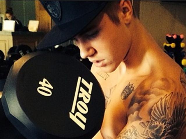 Justin Bieber shows off his body, "Back in the gym #dontbescared #orangegymrats" Picture: Instagram