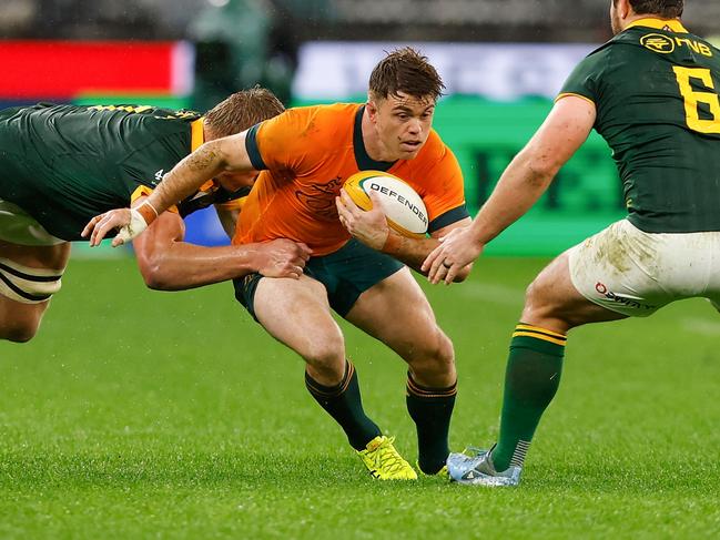 PERTH, AUSTRALIA - AUGUST 17: Andrew Kellaway of the Wallabies attempts to break the tackler during The Rugby Championship match between Australia Wallabies and South Africa Springboks at Optus Stadium on August 17, 2024 in Perth, Australia. (Photo by James Worsfold/Getty Images)