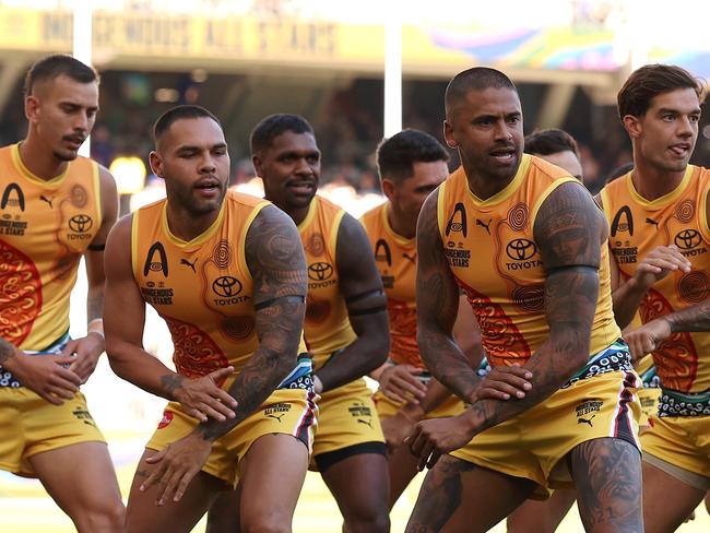 PERTH, AUSTRALIA - FEBRUARY 15: Bradley Hill of the All Stars leads the war cry during the 2025 Toyota AFL Indigenous All Stars Match between the Indigenous All Stars and Fremantle Dockers at Optus Stadium on February 15, 2025 in Perth, Australia. (Photo by Paul Kane/Getty Images)