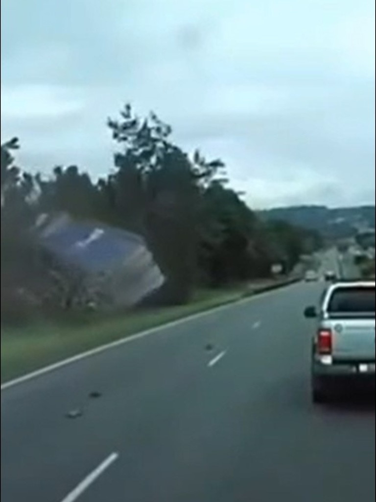 Shocking Moment Truck Flips On Major Motorway On State’s Border | The ...