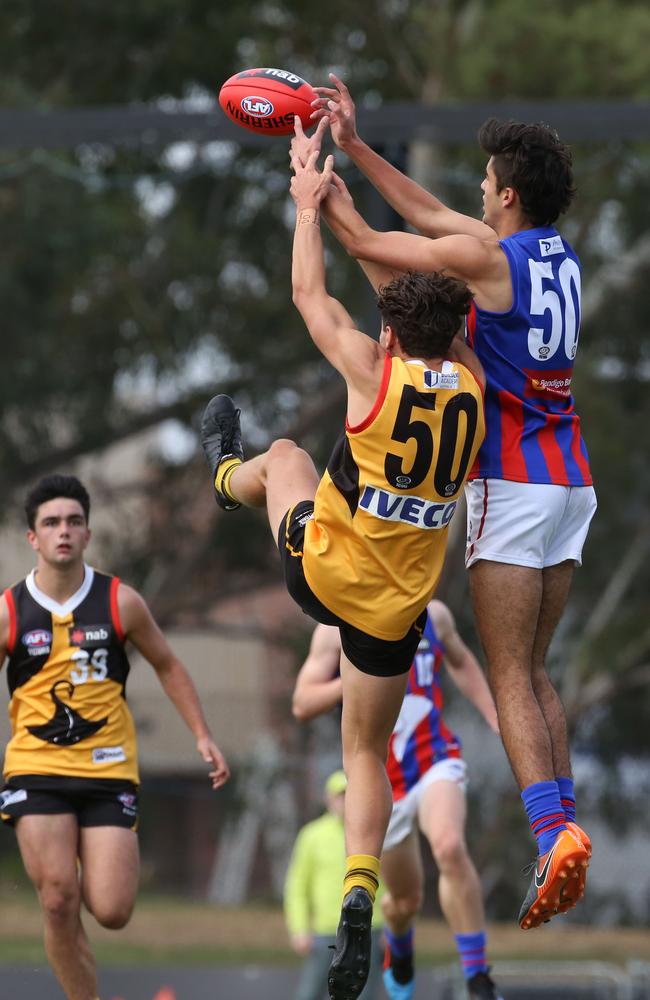 Stingray Lachlan Williams and Charger Luke Stelling in a marking contest.