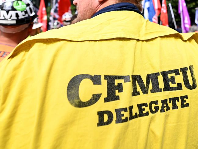 BRISBANE, AUSTRALIA - NewsWire Photos - SEPTEMBER 1, 2022.Members of the CFMEU protest outside the Queensland Government offices at no. 1 Williams Street in Brisbane. The protest coincides with the federal governmentÃs Job Summit held in Canberra today. Picture: NCA NewsWire / Dan Peled