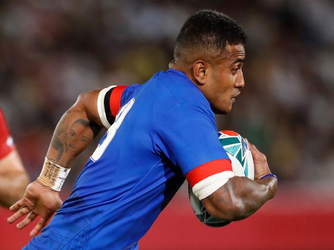 Samoa's centre Rey Lee-Lo  runs with the ball during the Japan 2019 Rugby World Cup Pool A match between Russia and Samoa at the Kumagaya Rugby Stadium in Kumagaya on September 24, 2019. (Photo by Odd ANDERSEN / AFP)