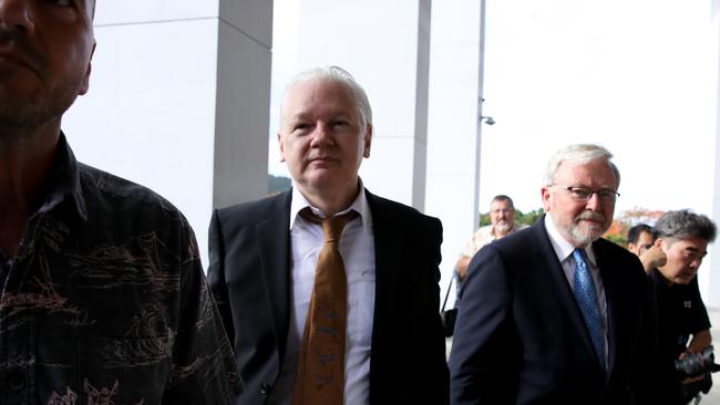 WikiLeaks founder Julian Assange joined by Kevin Rudd, Australian Ambassador to the US, at the US Courthouse in Saipan. Picture: Getty Images