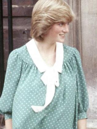 Princess Diana outside hospital following the birth of her son, Prince William. Picture: AP/John Redman.The Duchess of Cambridge wore a similar polka dot gown for the birth of Prince William. Picture: AP/Sang Tan.