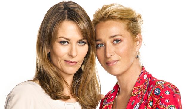 SUNDAY TV COLUMN JUN8 ONLY Offspring stars Kat Stewart and Asher Keddie. Pic supplied/Ten.