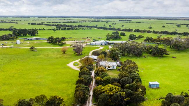 The 1086ha Woodrise farm has been sold to an undisclosed buyer.