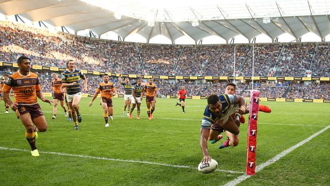 Brisbane need to get past the mental scars left by their thrashing. Photo: AAP Image/Brendon Thorne