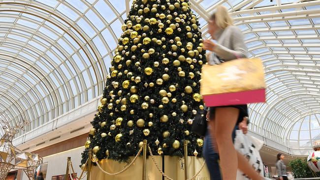 Christmas shoppers at Chadstone. Picture: AAP