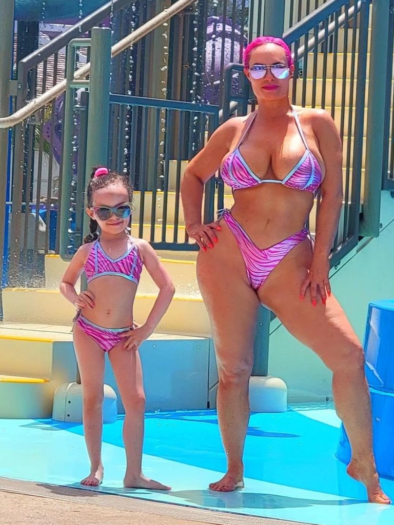 Fans Are Slamming Jessica Simpson For Letting Her Daughter Wear A Corset  Crop Top On Social Media: 'Cringe' - SHEfinds
