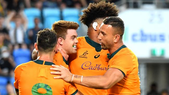 GOLD COAST, AUSTRALIA - OCTOBER 02: Andrew Kellaway of the Wallabies celebrates after scoring a try during The Rugby Championship match between the Argentina Pumas and the Australian Wallabies at Cbus Super Stadium on October 02, 2021 in Gold Coast, Australia. (Photo by Albert Perez/Getty Images)