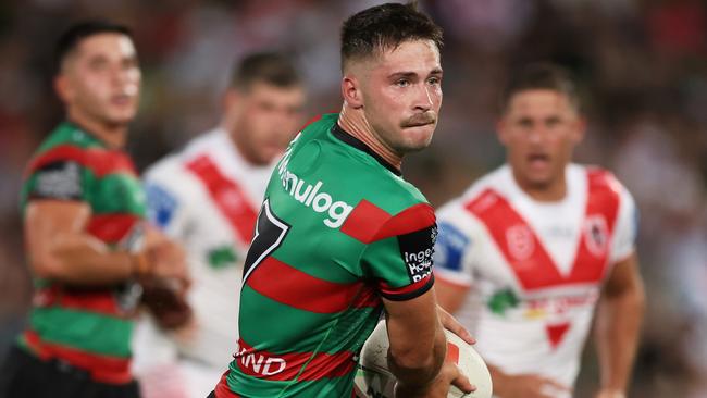 SYDNEY, AUSTRALIA - FEBRUARY 17:  Lachlan Ilias of the Rabbitohs shapes to pass during the NRL Pre-Season Challenge round one match between St George Illawarra Dragons and South Sydney Rabbitohs at Netstrata Jubilee Stadium on February 17, 2024 in Sydney, Australia. (Photo by Matt King/Getty Images)