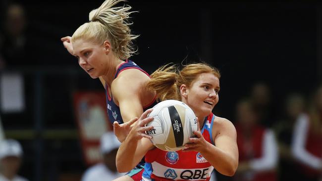 Swifts Steph Wood during the 2016 ANZ Championship. Pic: Phil Hillyard