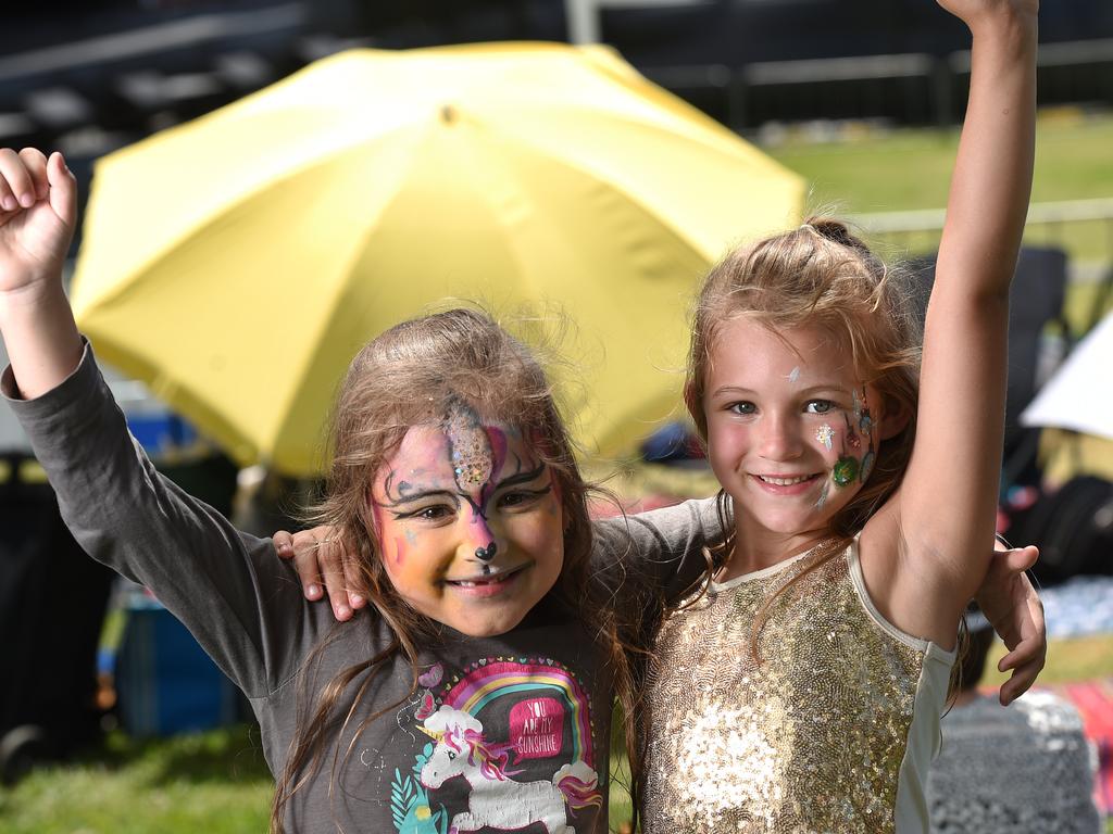 15Cousins Lilah and Asha from Semaphore. Photo - Naomi Jellicoe