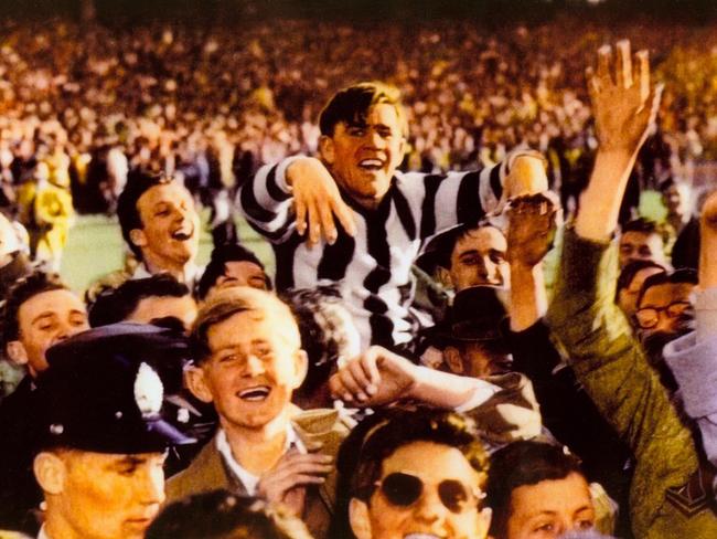 News .Collingwood legend Lou Richards in his playing days.