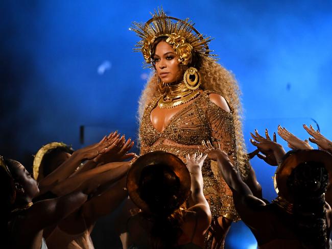 Beyonce nails an epic performance during the 59th Grammy Awards.