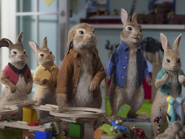 Mopsy (Elizabeth Debicki), Flopsy (Margot Robbie),  Benjamin (Colin Moody), Peter Rabbit (James Corden) and Cottontail (Aimee Horneg) in Columbia Pictures' PETER RABBITÃ¢âÂ¢ 2: THE RUNAWY.