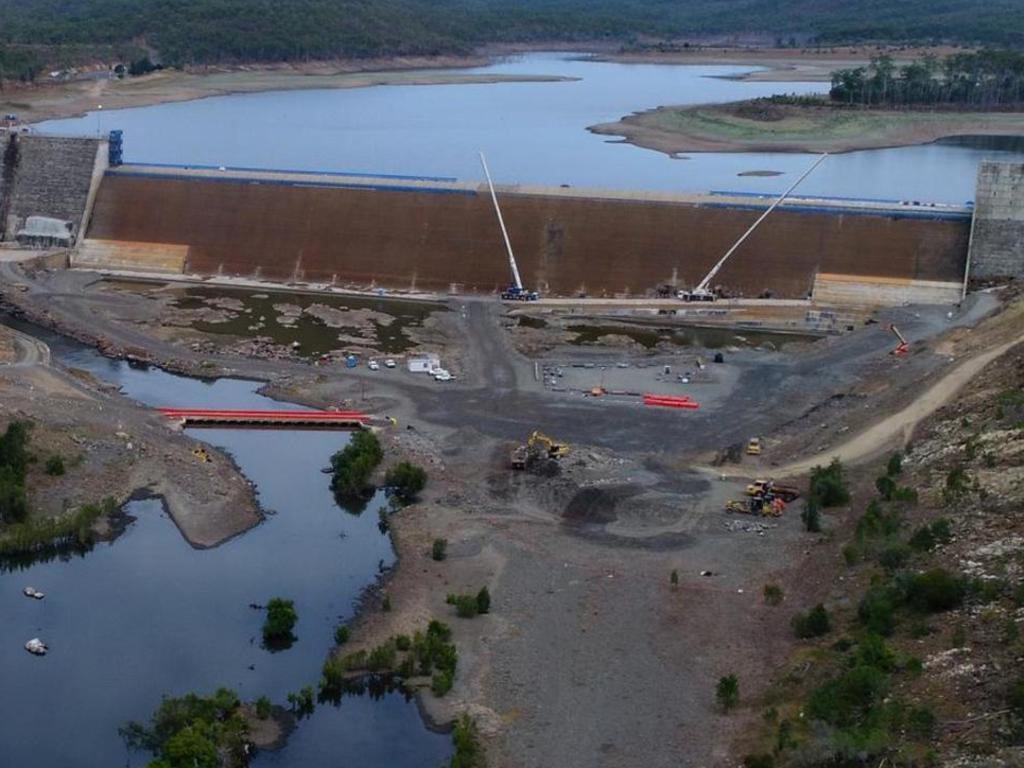 Paradise Dam questions have been left unanswered as Sunwater refuse to announce a timeframe for the dam wall to be restored.