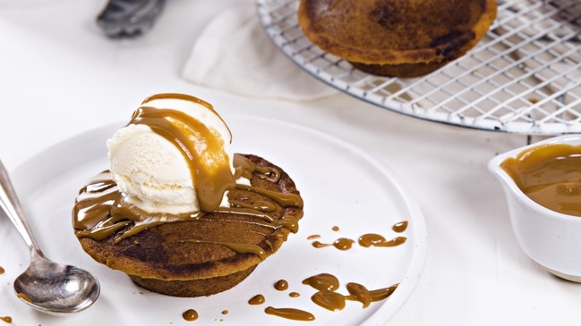 Pie maker Caramilk sticky date puddings