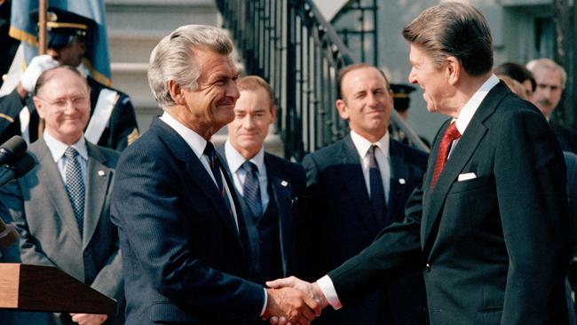 Prime Minister Bob Hawke is welcomed by United States President Ronald Reagan at the White House in 1985. Picture: National Archives of Australia