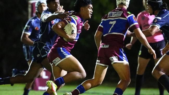 Karl Oloapu runs the ball in the round 7 clash.Picture David Clark