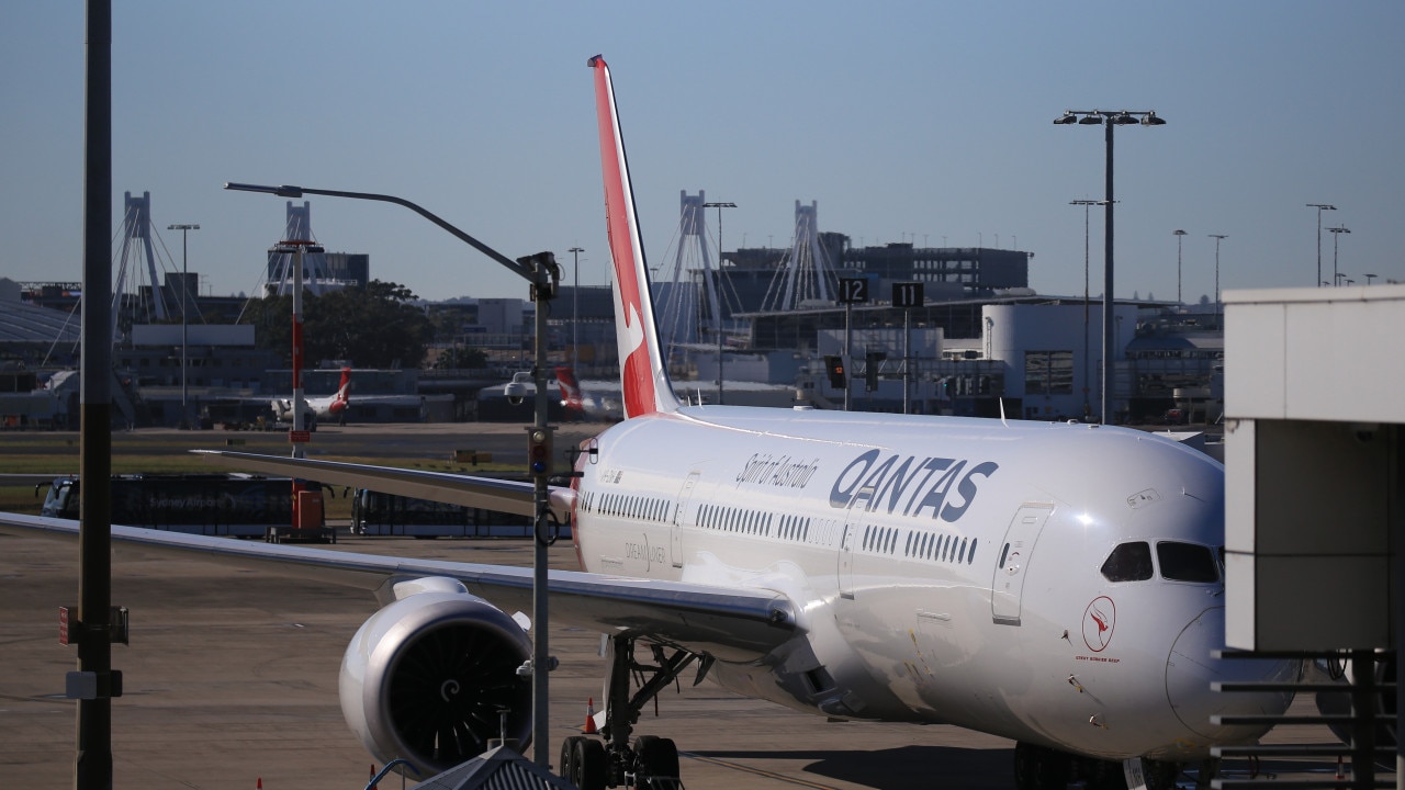 Qantas plans December restart for international services flights to US