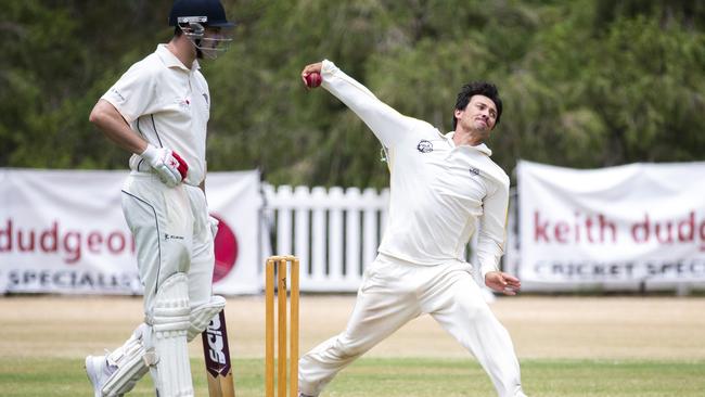 Jonte Pattison bowling leg spin. (AAP Image/Richard Walker)