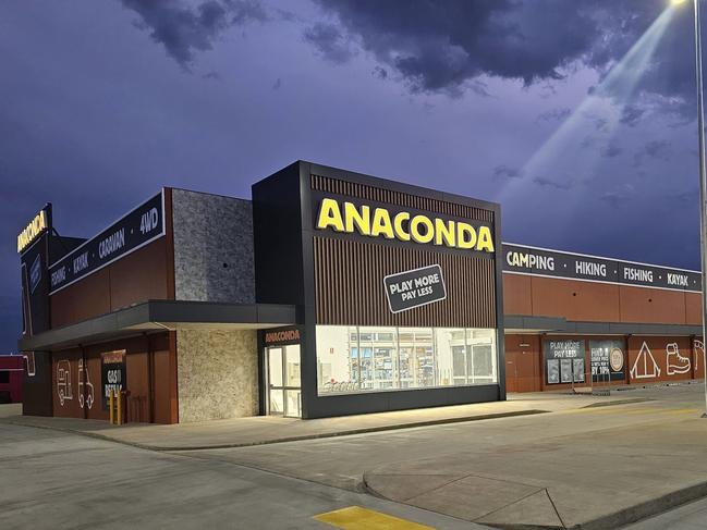 ‘How exciting’: Huge crowd expected as Anaconda makes Bundy debut