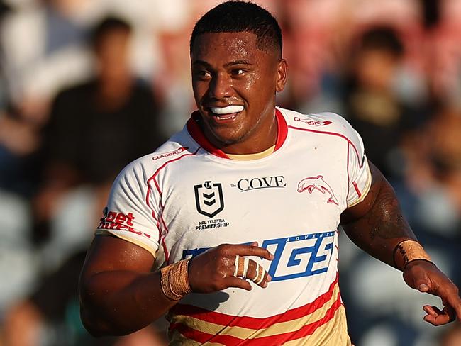 NEWCASTLE, AUSTRALIA - MARCH 17:  Tesi Niu of the Dolphins scores a try during the round three NRL match between Newcastle Knights and Dolphins at McDonald Jones Stadium on March 17, 2023 in Newcastle, Australia. (Photo by Cameron Spencer/Getty Images)