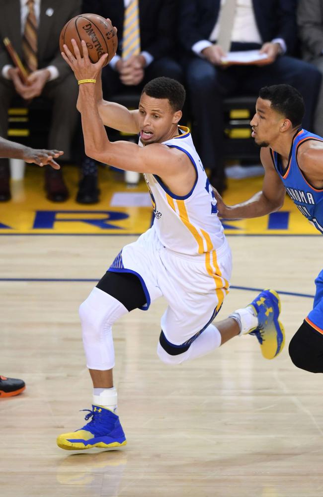 NBA Playoffs: Stephen Curry Lights Up As The Golden State Warriors Win ...