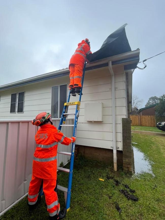 Moss Vale and Wingecarribee SES crews repairing a roof in Moss Vale.