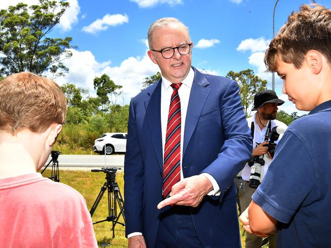 BRISBANE, AUSTRALIA - NewsWire Photos JANUARY 06, 2025:  The Australian Prime Minister Anthony Albanese kicks off 2025 in near Gympie.The Prime Minister, Anthony Albanese, is in Gympie today with Treasurer Jim Chalmers, Minister Catherine King and Minister Murray Watt.Picture: NewsWire / John Gass