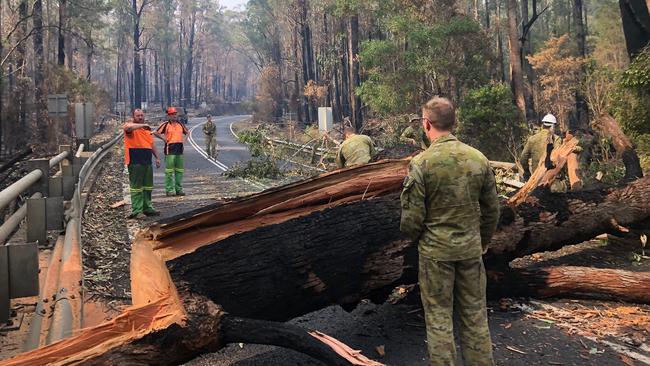 Troops from 7th Battalion removing a tree in bushfire affected Victoria. Picture: Supplied.