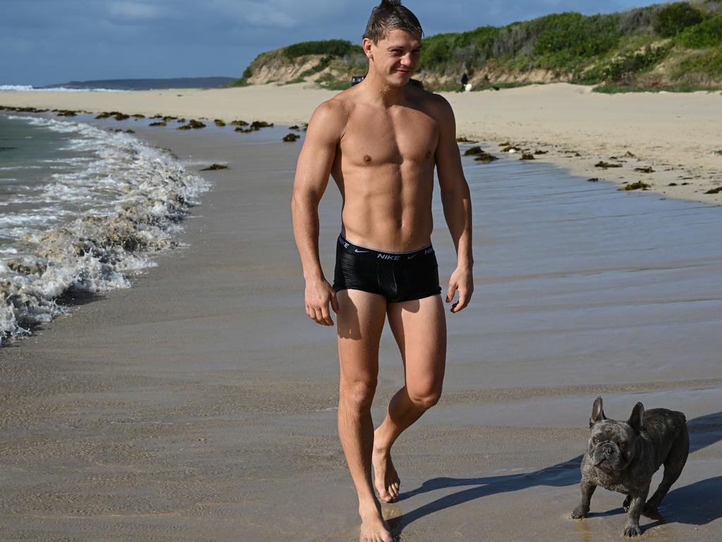 Nikita Tszyu with one of his dogs at the beach. Photo by No Limit Boxing.