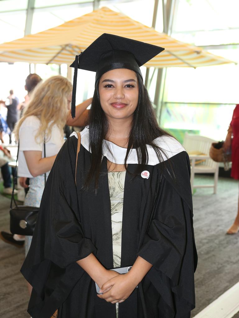 Griffith university shop graduation gown