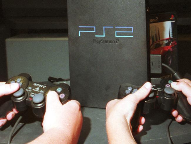 SA child Thomas Couzner (l) with brother Brodie (r) playing Sony Playstation 2 electronic game console at Myer department store 27 Nov 2000.