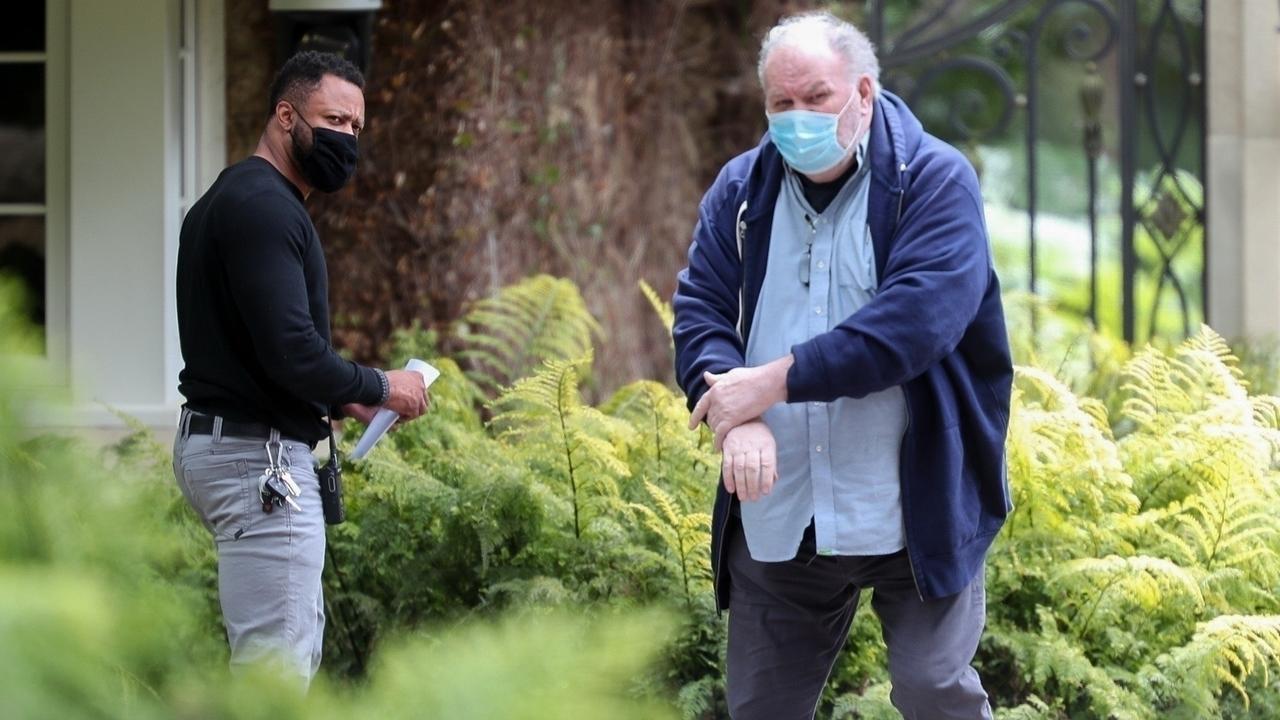 Thomas Markle handed the note to a guard outside Oprah’s home. Picture: Backgrid
