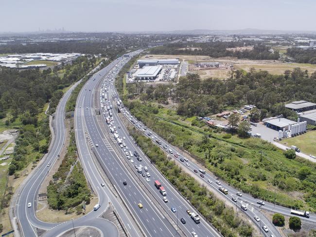 Traffic backed up after fatal cras on Ipswich Motorway at Warrego.