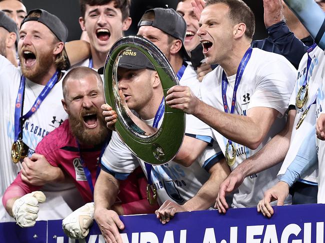 SYDNEY, AUSTRALIA - AUGUST 30: Alex Wilkinson of Sydney FC lifts the A League Trophy after the 2020 A-League Grand Final match between Sydney FC and Melbourne City at Bankwest Stadium on August 30, 2020 in Sydney, Australia. (Photo by Ryan Pierse/Getty Images)