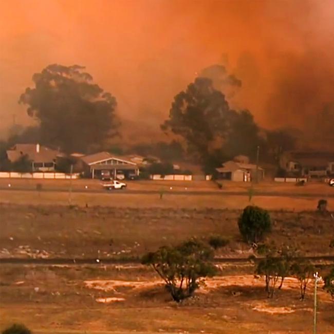 Videos showing the QFES response to major bushfires at Wallangarra